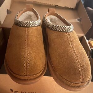 Size 2 kids Koolaburra by Ugg